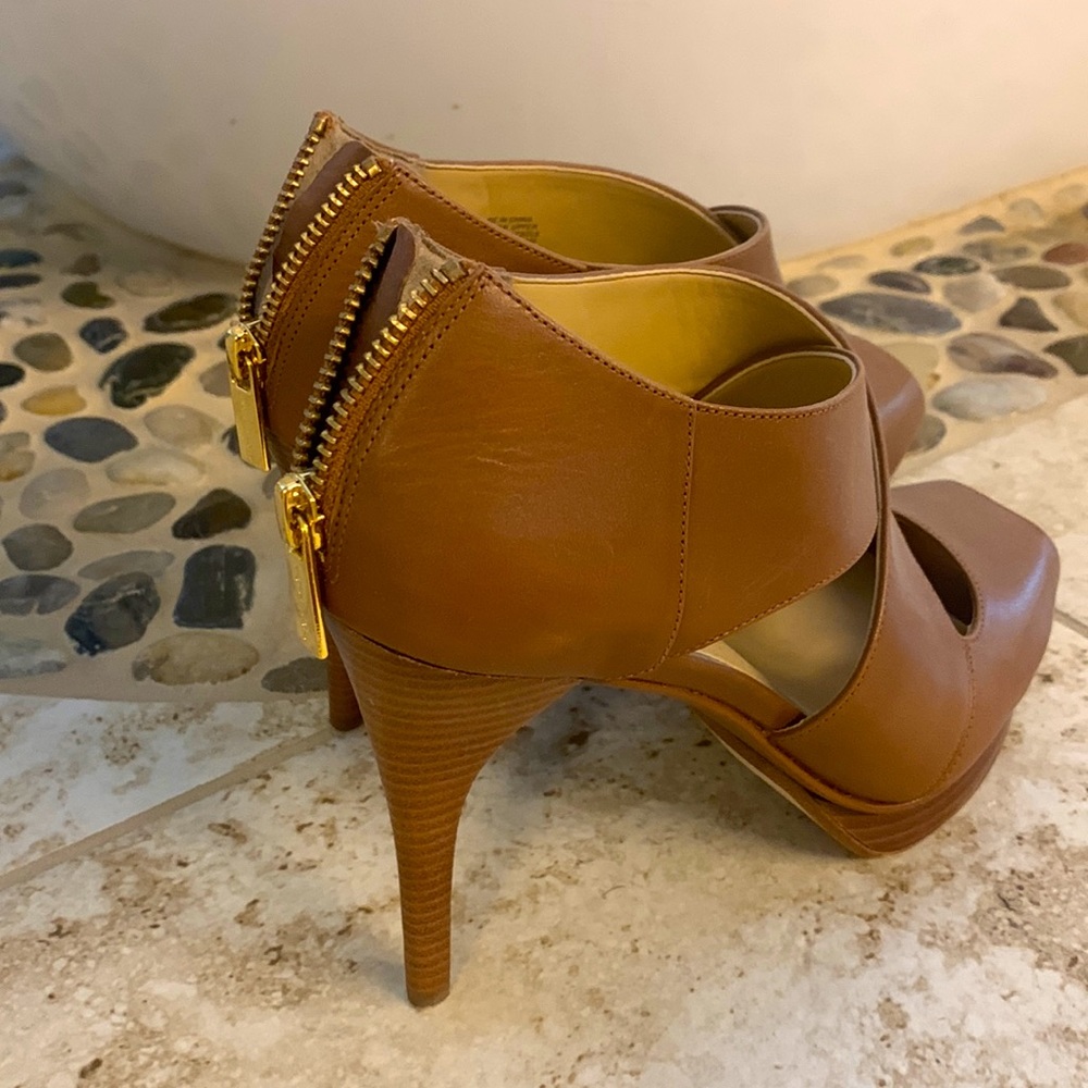 Michael Kors brown leather Sandler, gold zipper. Gorgeous!! Size 8